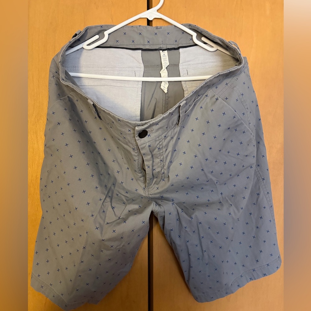 LULULEMON Gray Organic Cotton Blend ABC The Works Warpstreme 11” Shorts, Size 38
